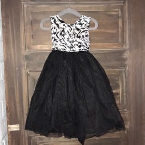 GORGEOUS Black and white Formal Dress 3T